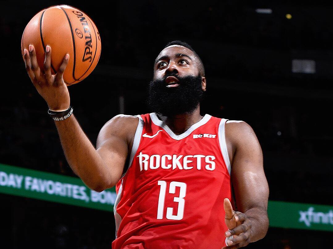 湖人詹姆斯：冠军戒指下的传奇雕像之路