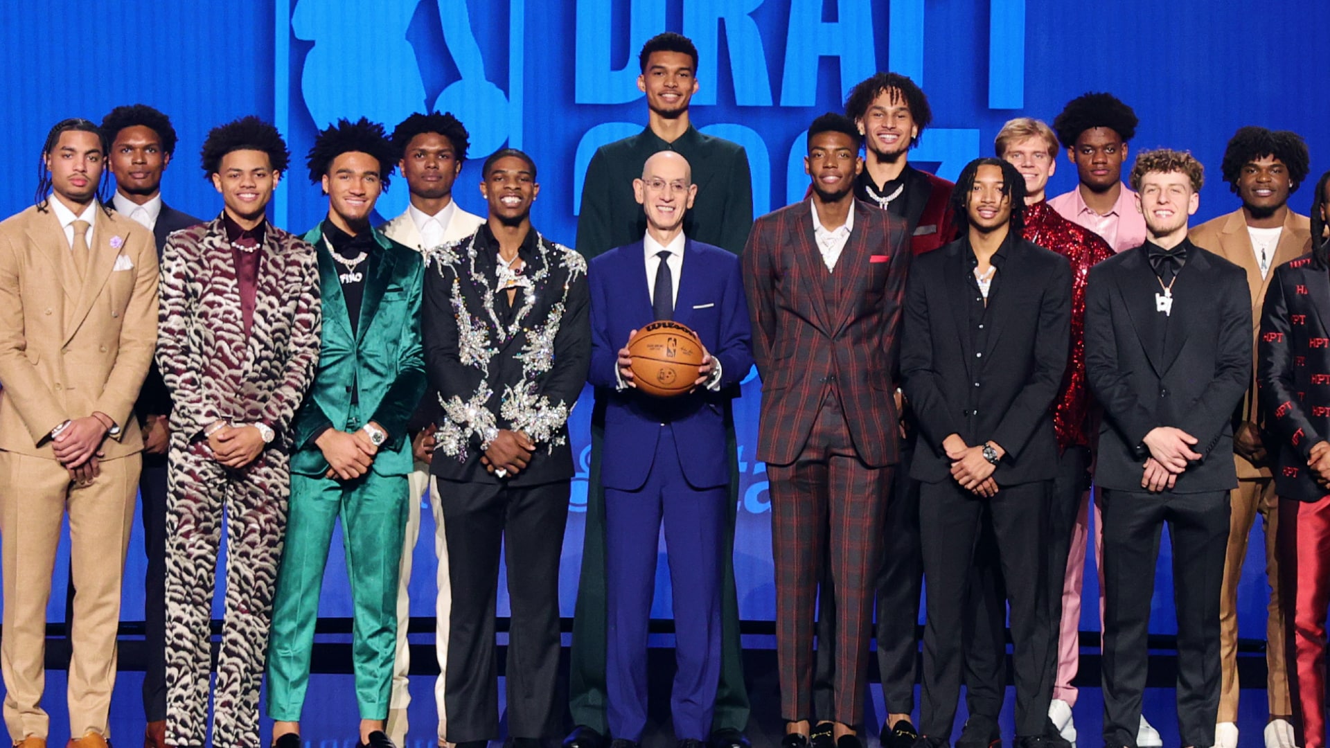 库里重返NBA签约独行侠，开启一年新挑战之旅